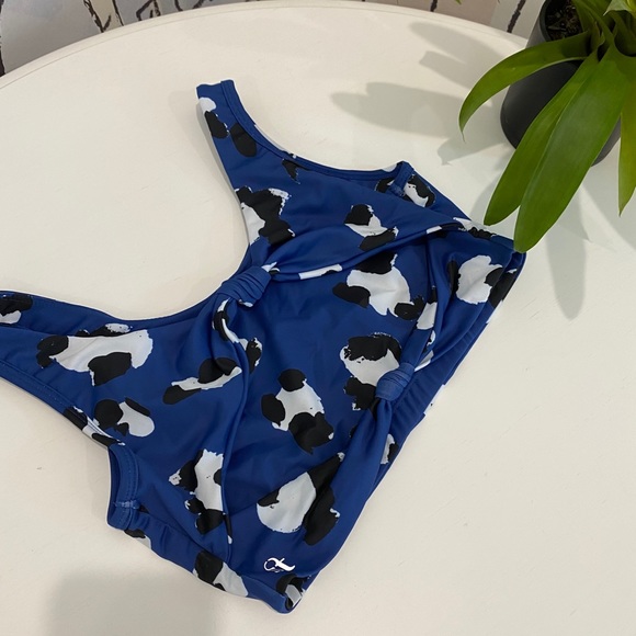 Strut This Other - Strut This sports bra